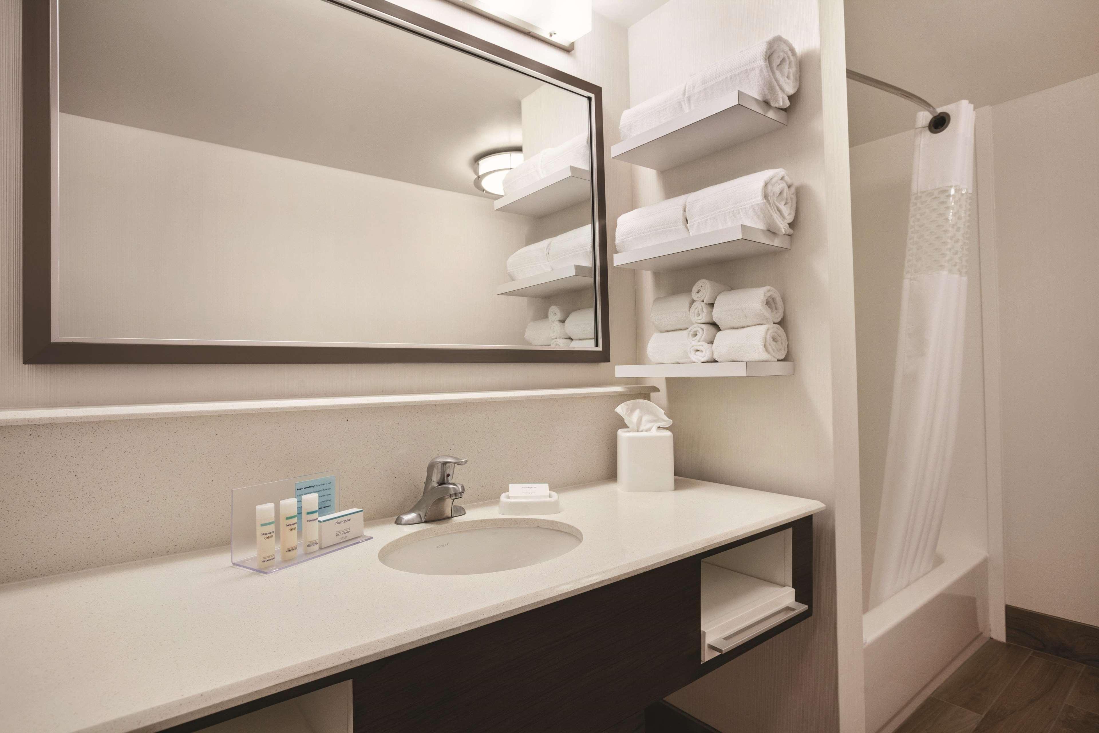 Hampton Inn Бригам-Сити Экстерьер фото