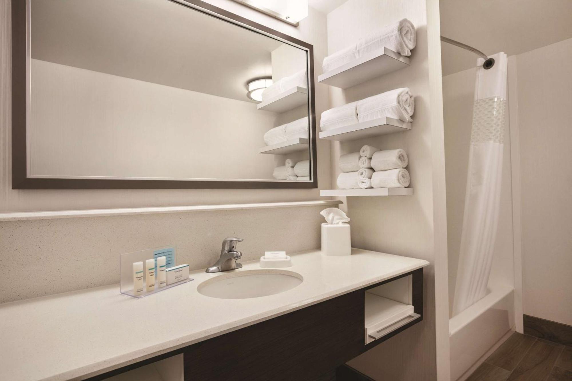 Hampton Inn Бригам-Сити Экстерьер фото