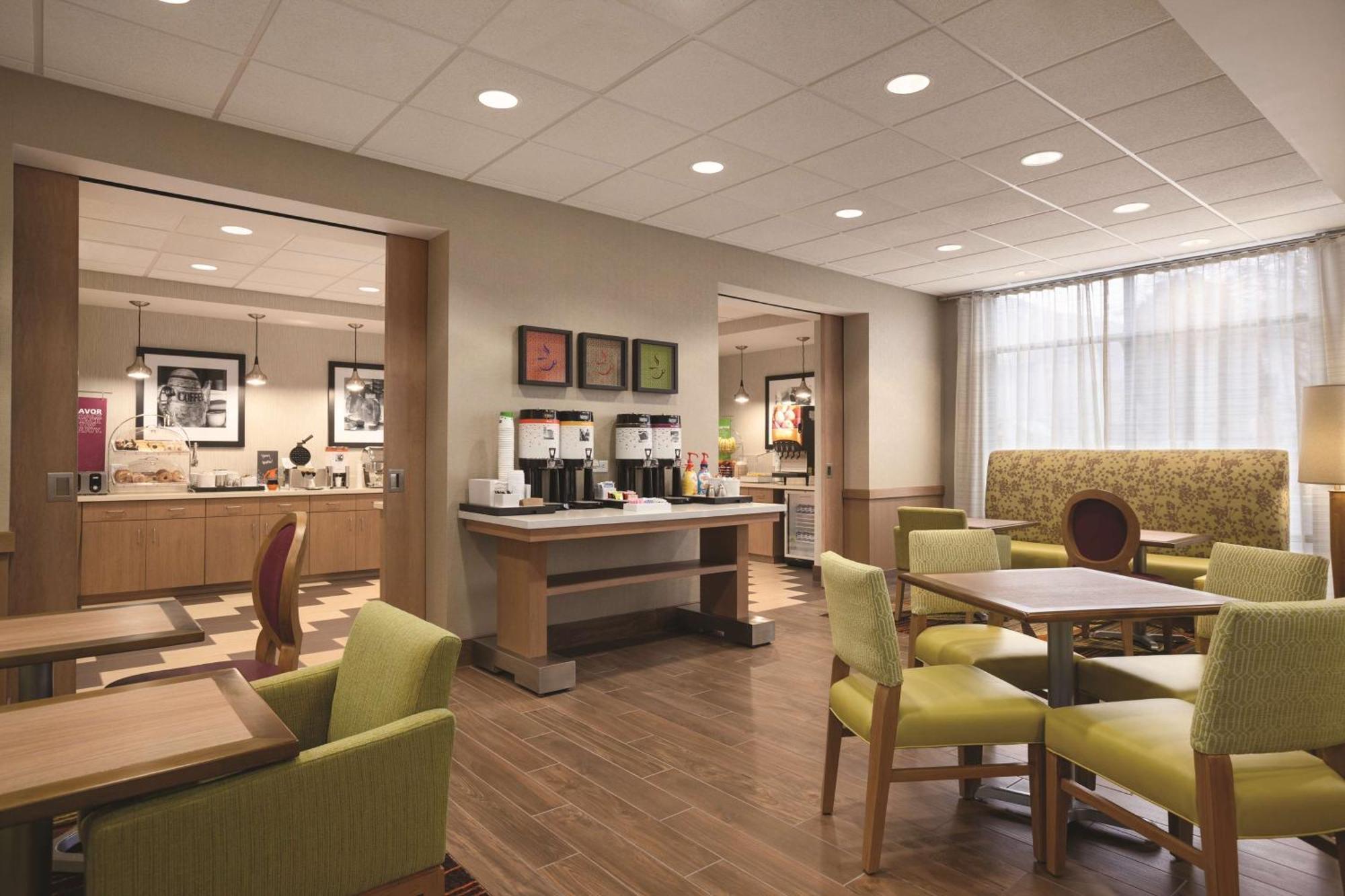 Hampton Inn Бригам-Сити Экстерьер фото